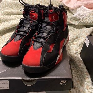 Leather black/red Jordan bred true flights tennis shoes
